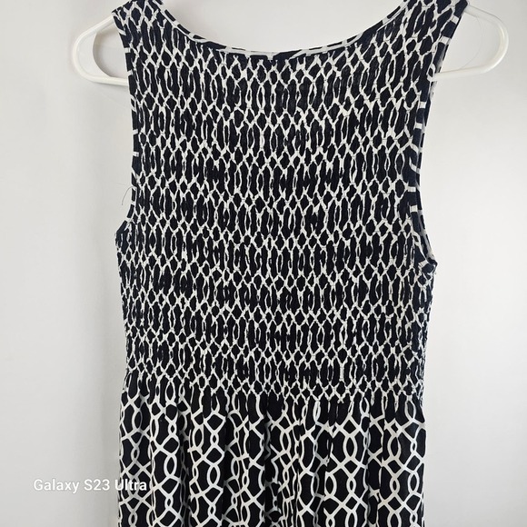 Croft and Barrow, szXS, black and white graphic design, fit and flare dress - Picture 5 of 8